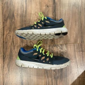 🌵Free 5.0 PS 'Dark Magnet Grey Volt Blue' Sz 3Y